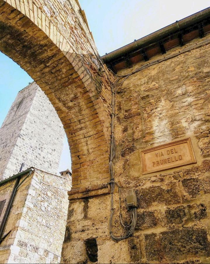 Il Prunello - Una Casa Tra Le Torri ซานจีมิญญาโน ภายนอก รูปภาพ